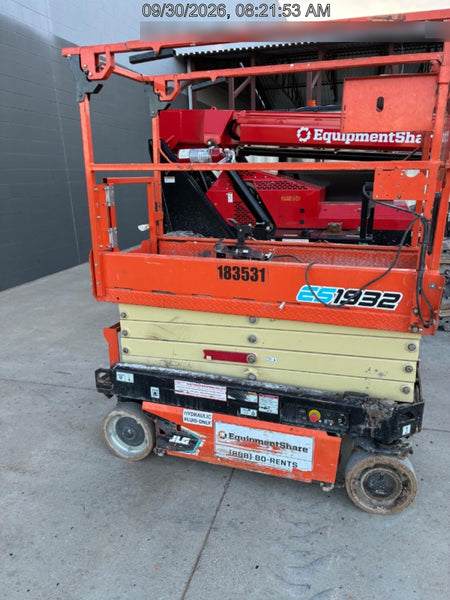 2021 JLG ES1932