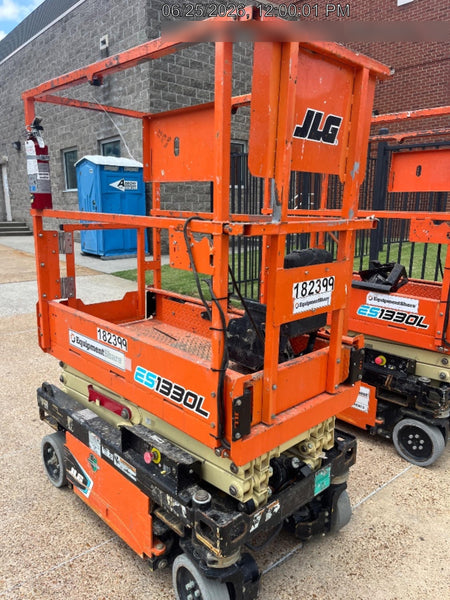 2021 JLG ES1330L