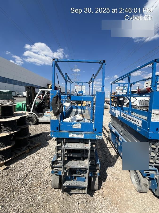 2019 Genie GS-2632 Folding rails with half height swing gate
