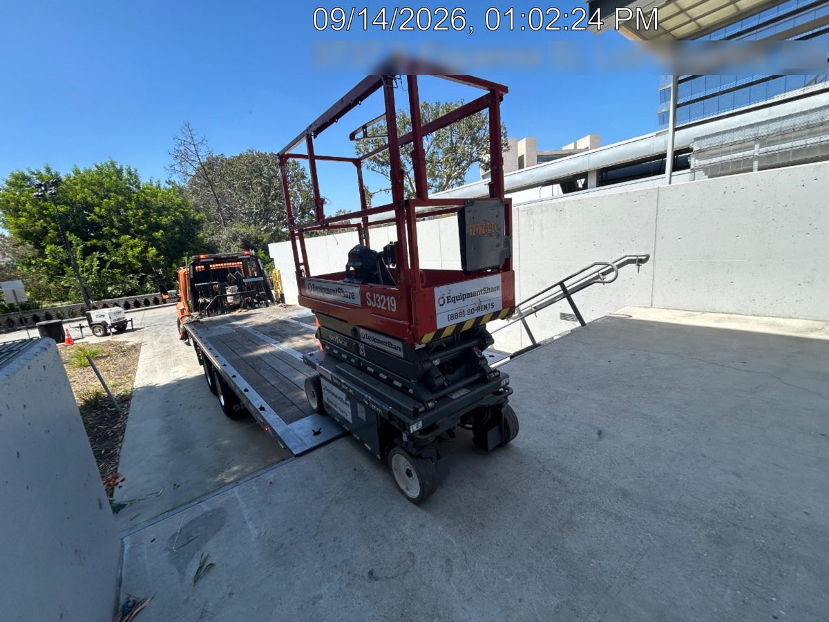 2020 Skyjack SJIII-3219 Solid NM Tires, Half height spring hinged entry gate, Dual Beacons, 800W Inverter