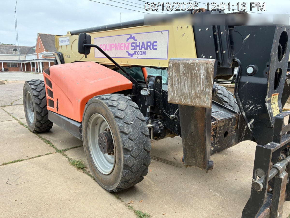 2016 JLG 1055