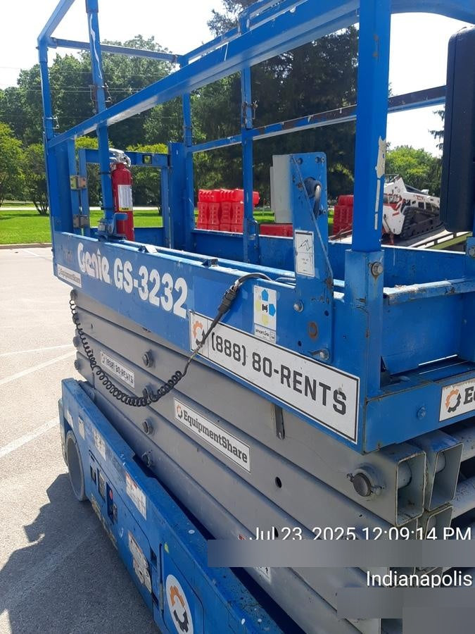 2016 Genie GS-3232 32' Narrow Scissor Lift