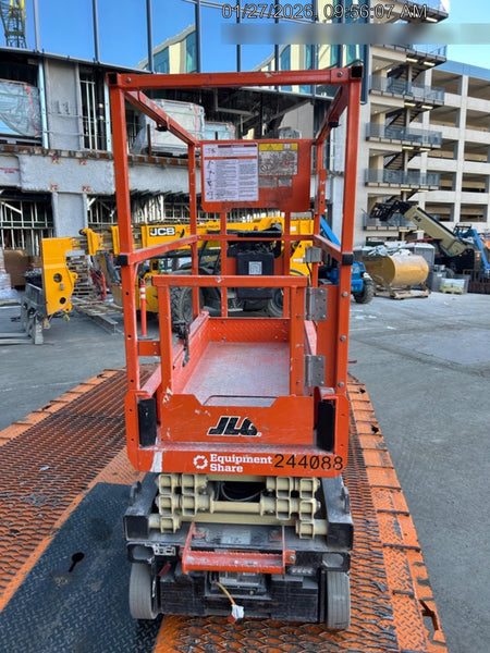 2022 JLG ES1330L
