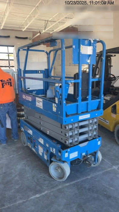 2020 Genie GS-1930 Solid Non Marking Tires, Beacon, Folding rails with half height swing gate