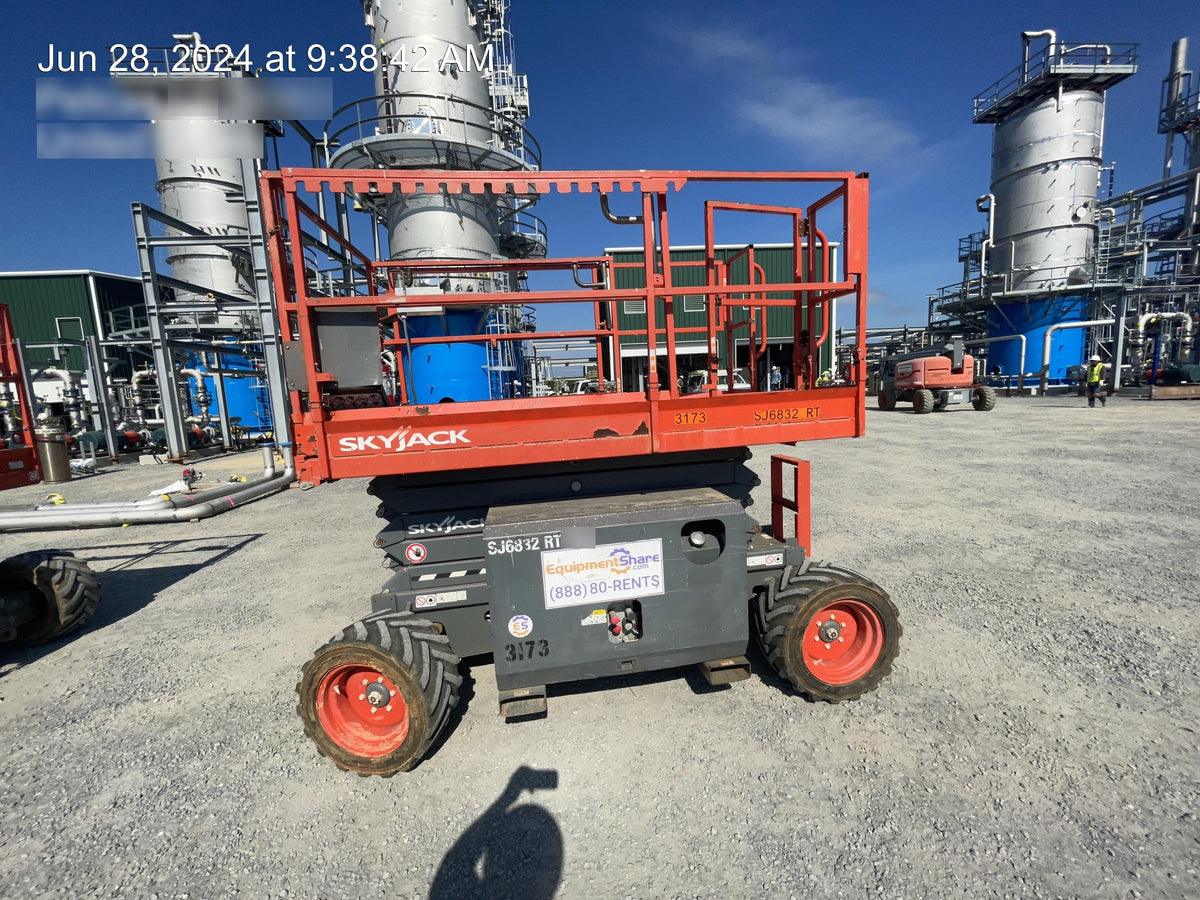 2017 SKYJACK SJ6832 RT
