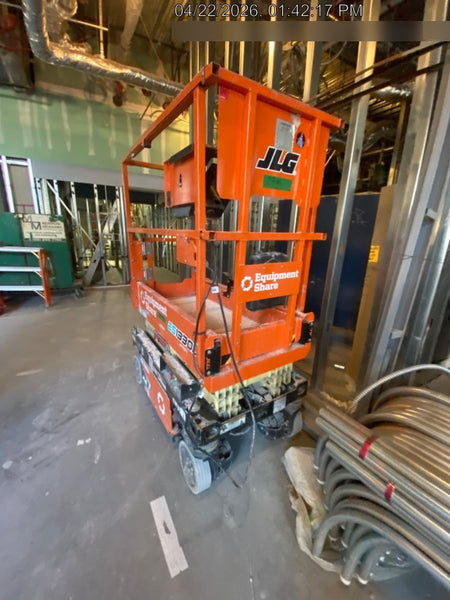 2022 JLG ES1330L