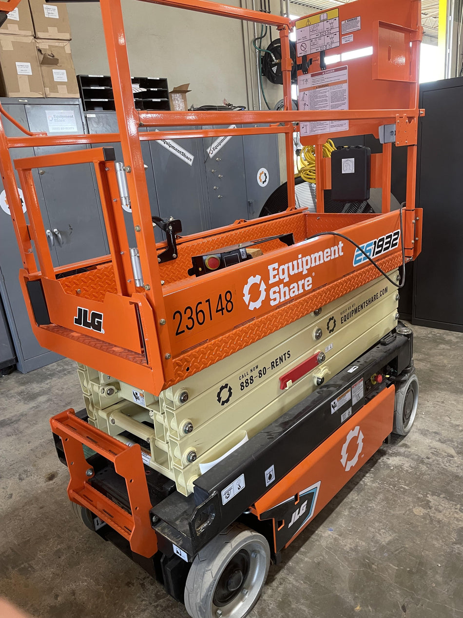 2022 JLG ES1932