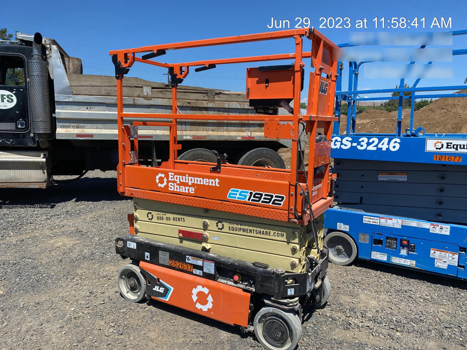 2022 JLG ES1932
