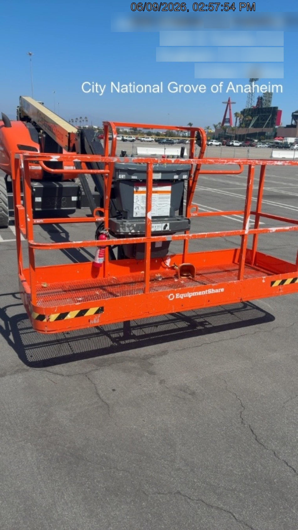 2025 JLG 600AJ