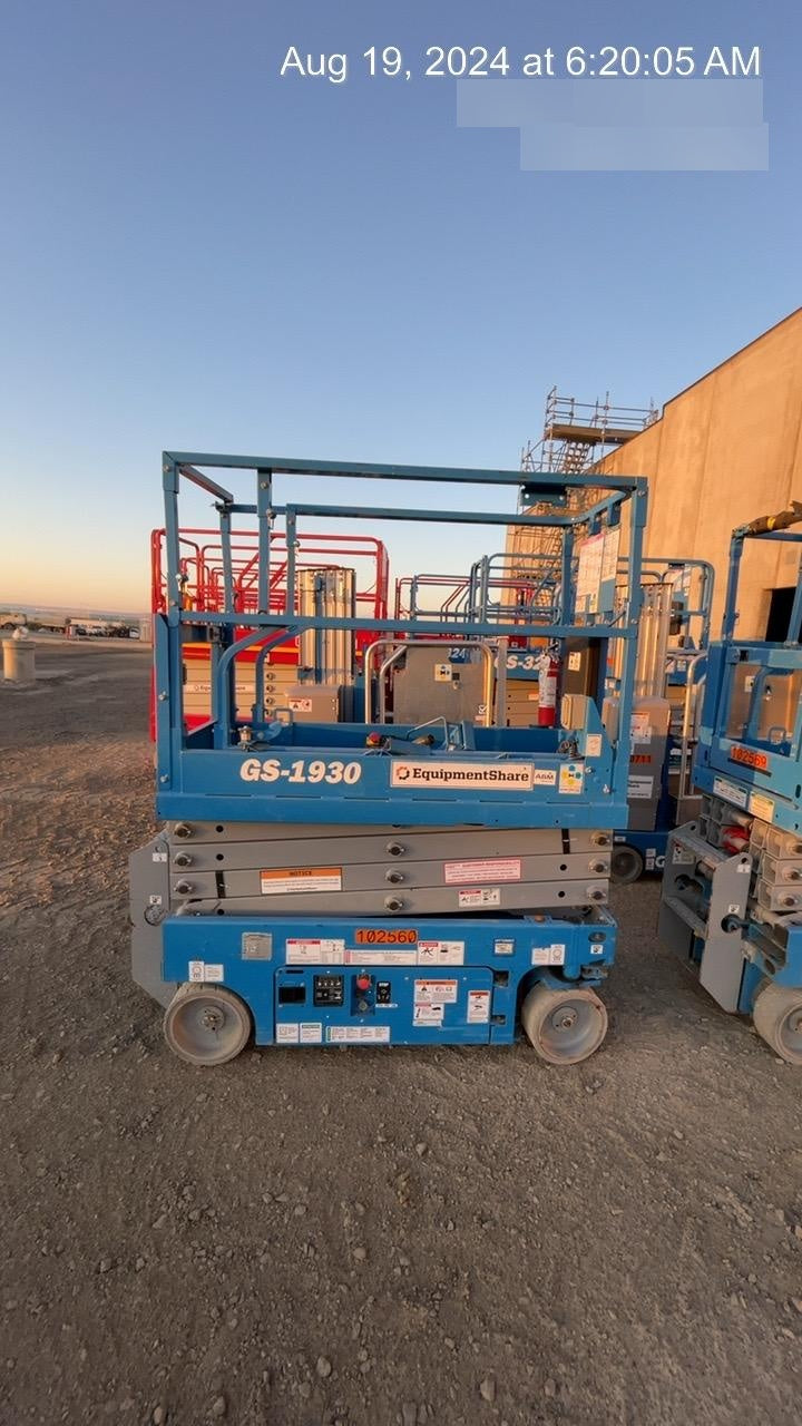 2020 Genie GS-1930 Solid Non Marking Tires, Beacon, Folding rails with half height swing gate, 800W Inverter