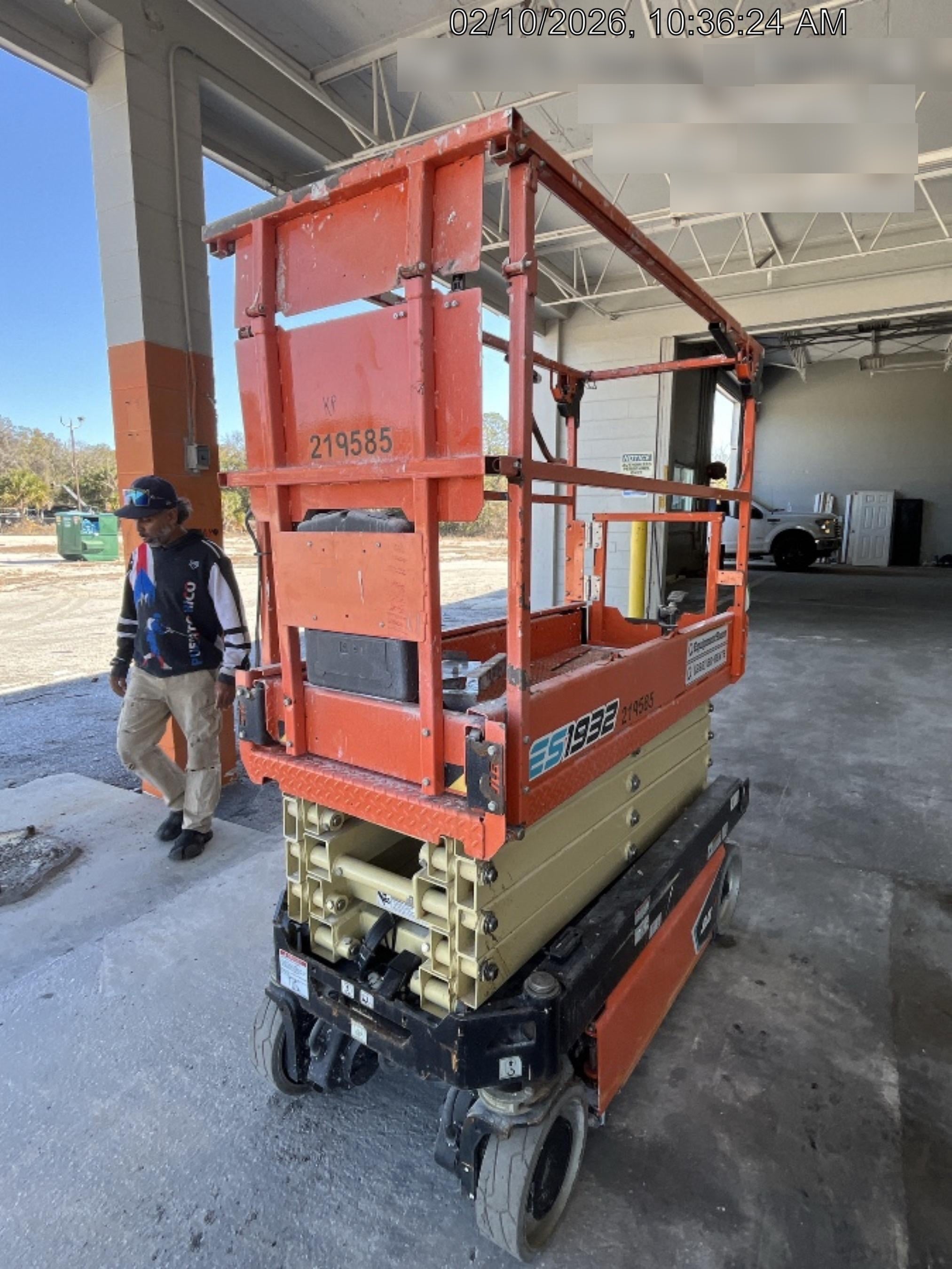 2022 JLG ES1932
