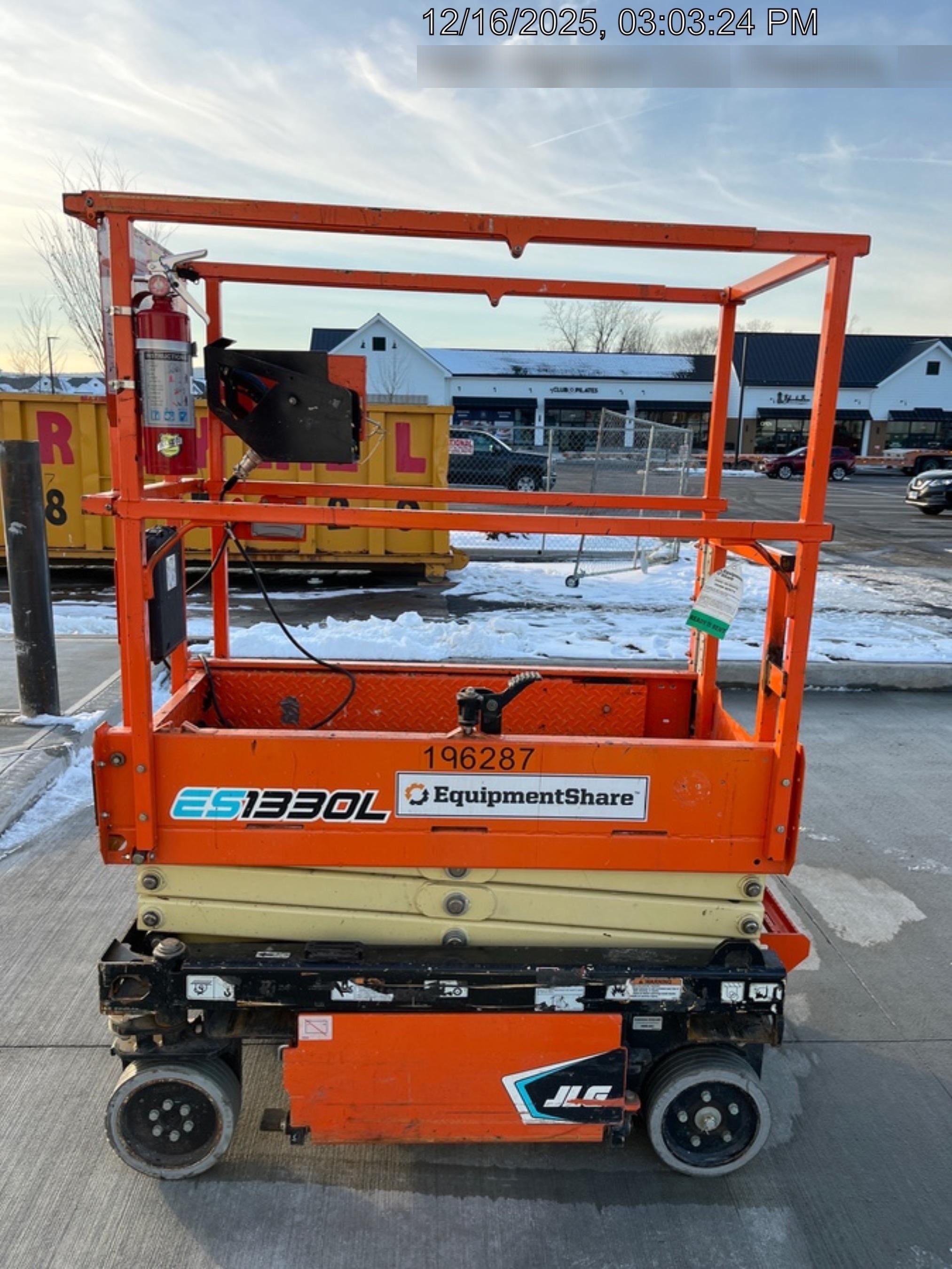 2021 JLG ES1330L