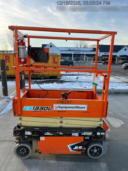2021 JLG ES1330L