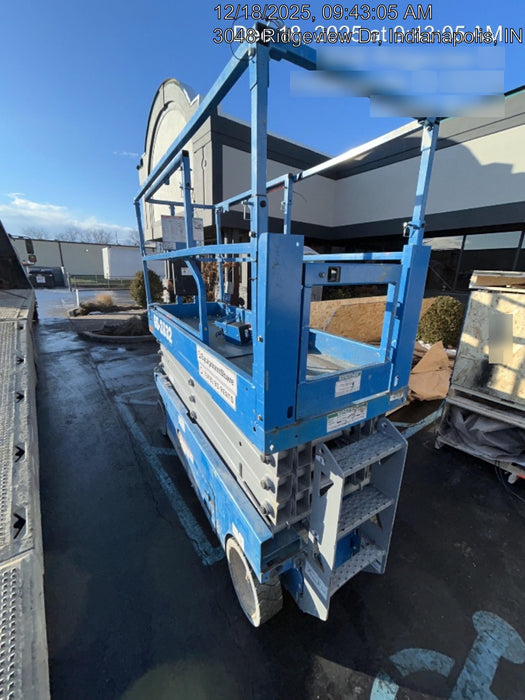 2019 Genie GS-2632 Folding rails with half height swing gate