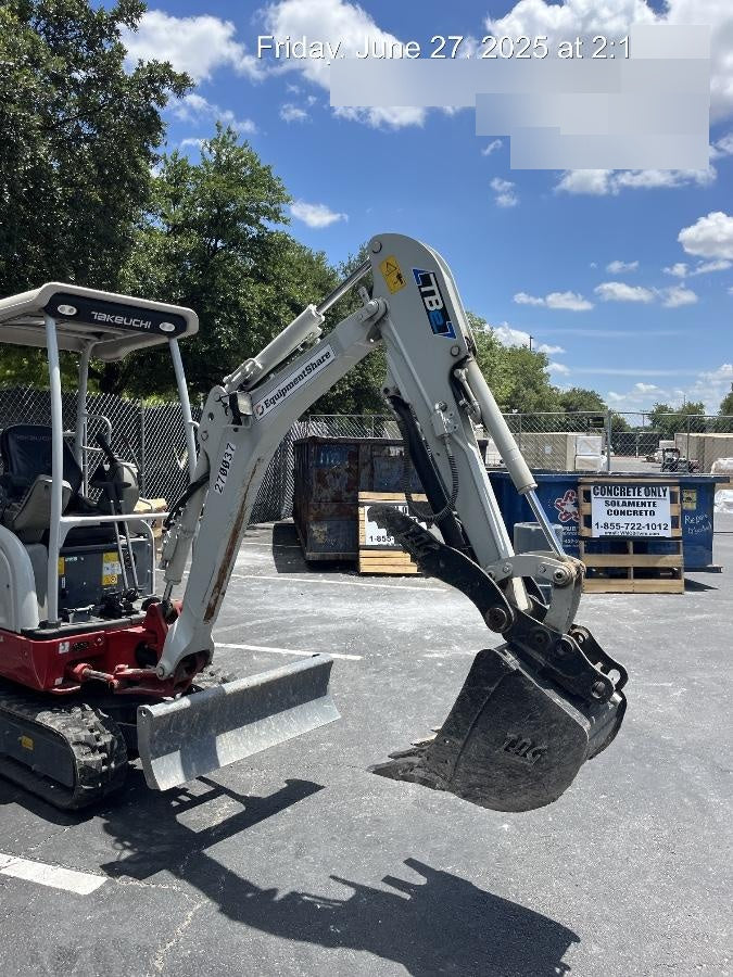 2022 TAKEUCHI TB20e