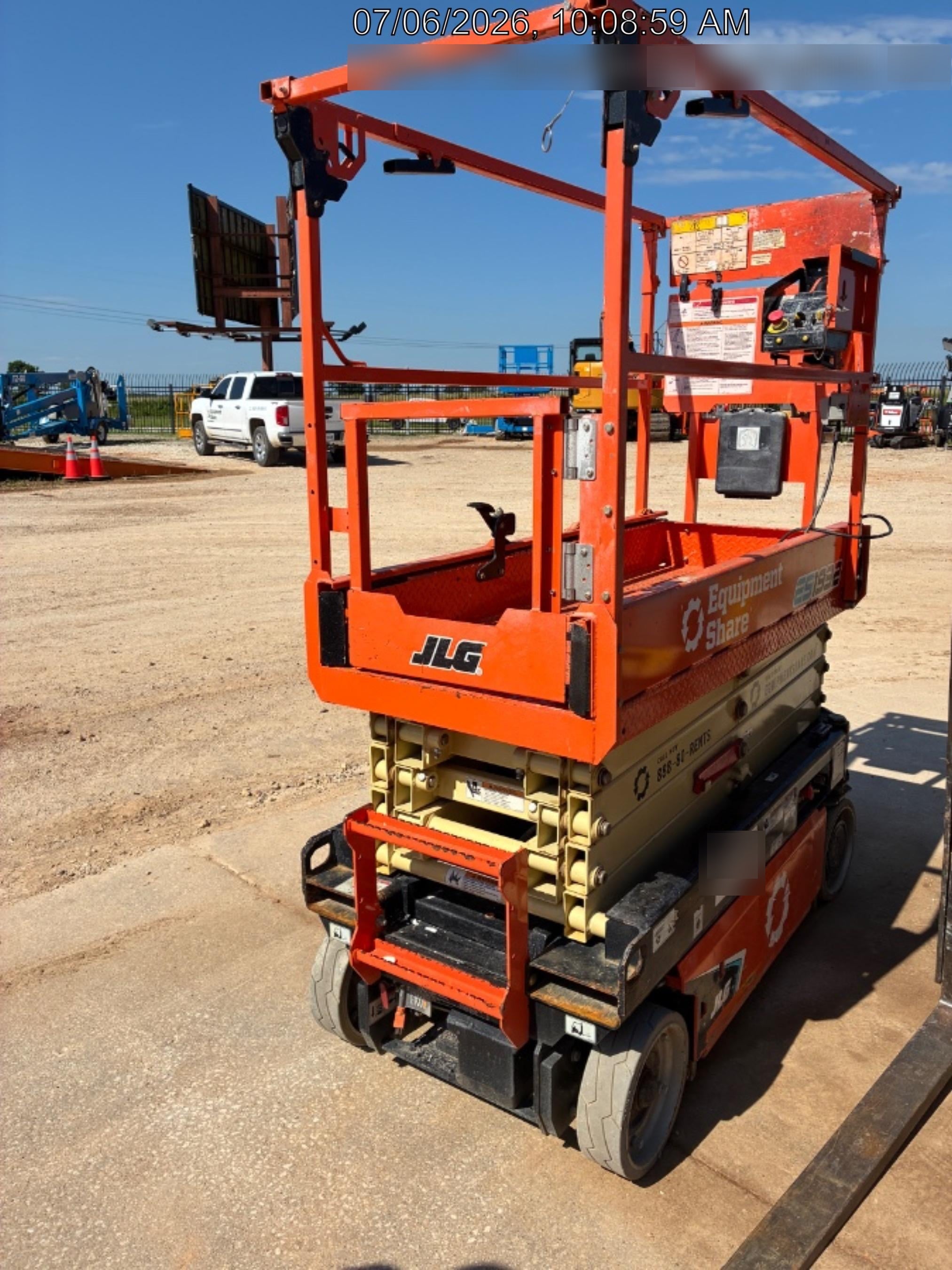 2023 JLG ES1932