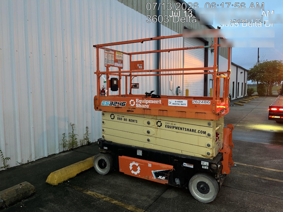 2022 JLG ES3246