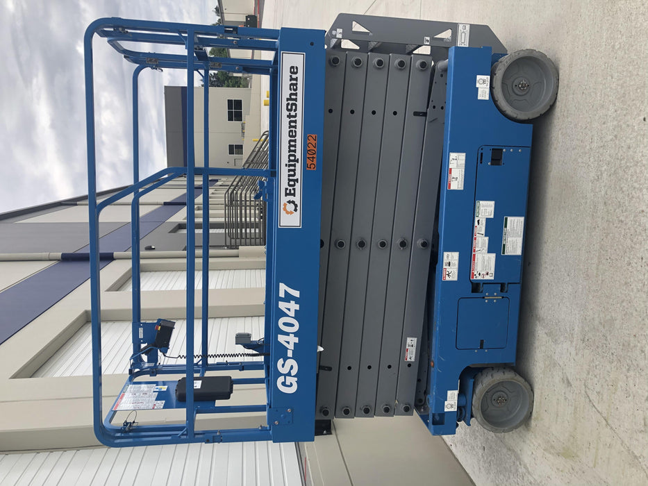 2019 Genie GS-4047 Folding rails with half height swing gate, 800W Inverter
