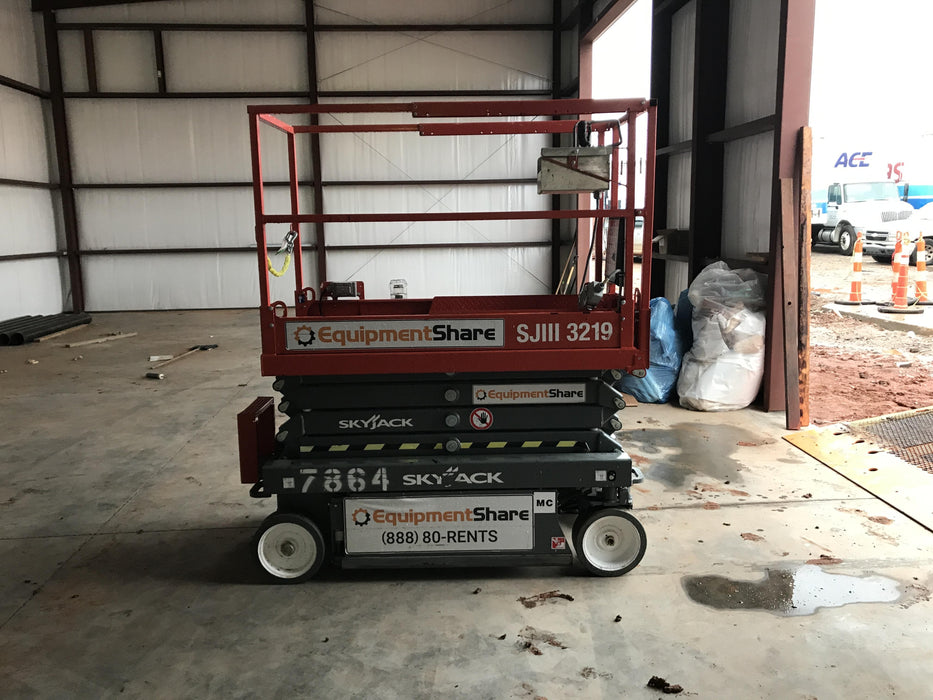 2018 Skyjack SJIII-3219 Skyjack SJIII3219 Scissor Lift w/Trojan Batteries
