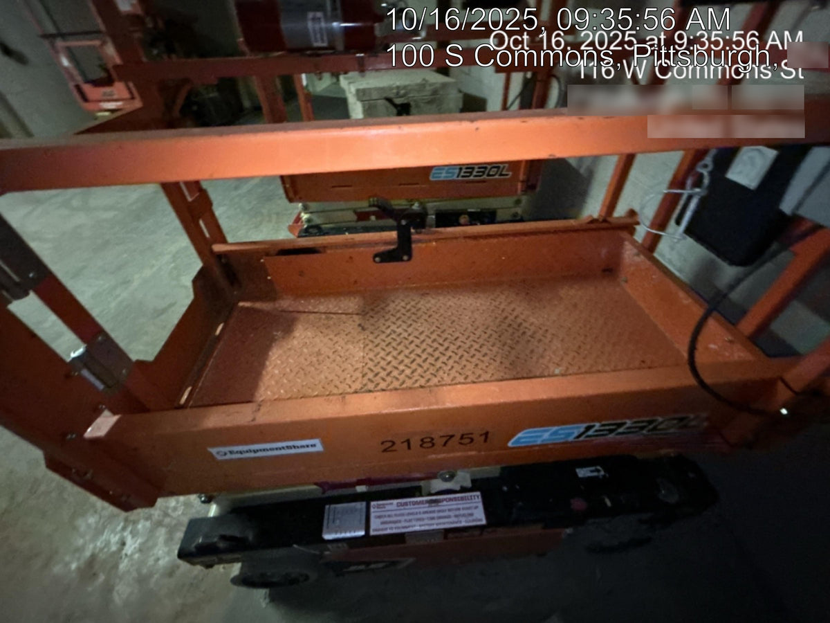 2022 JLG ES1330L