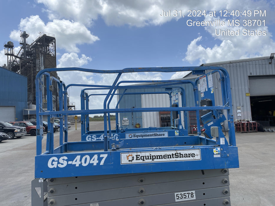 2019 Genie GS-4047 Folding rails with half height swing gate
