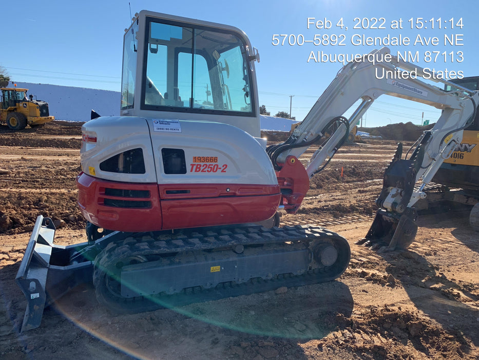 2021 TAKEUCHI TB250-2C