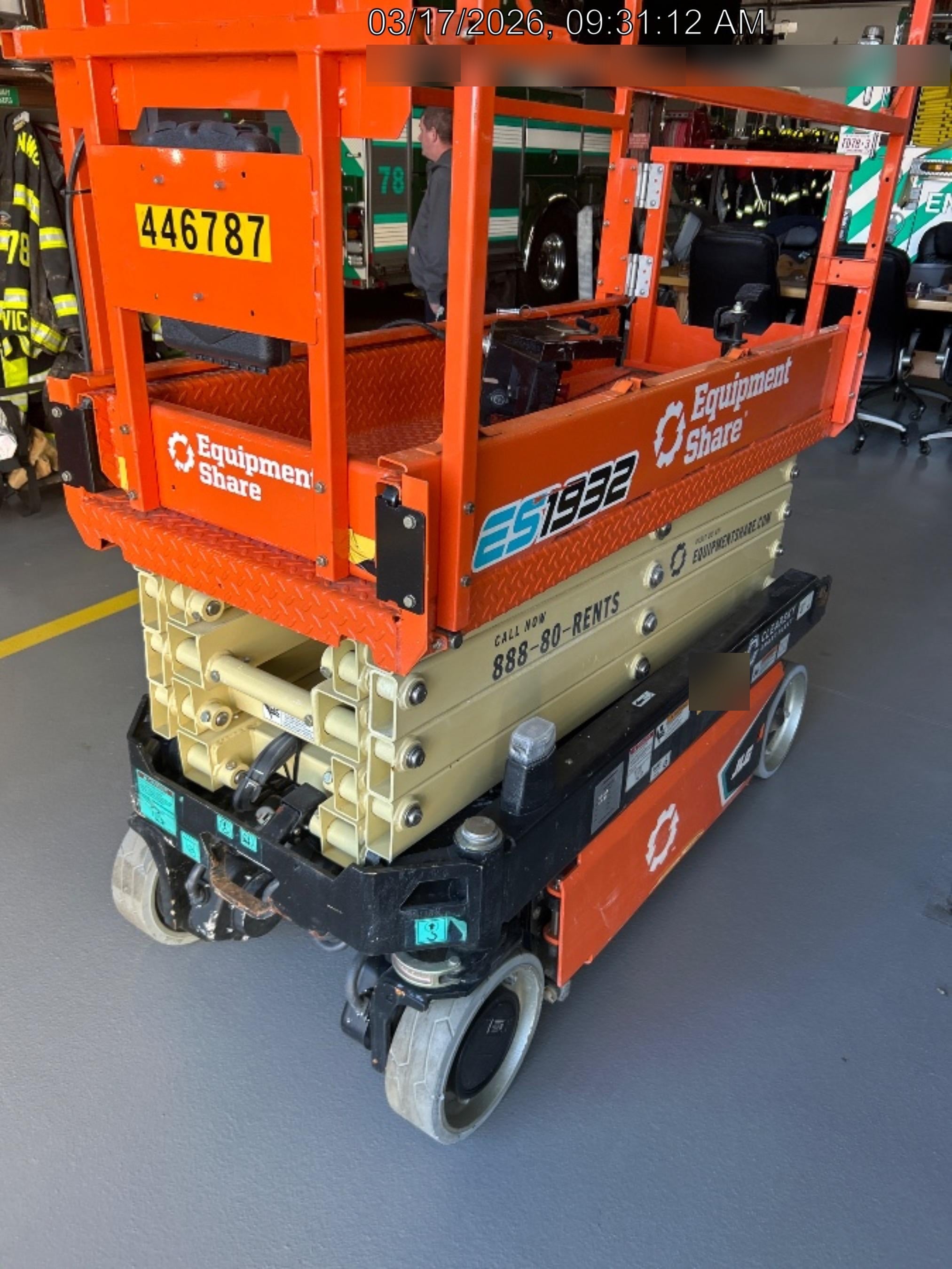 2024 JLG ES1932
