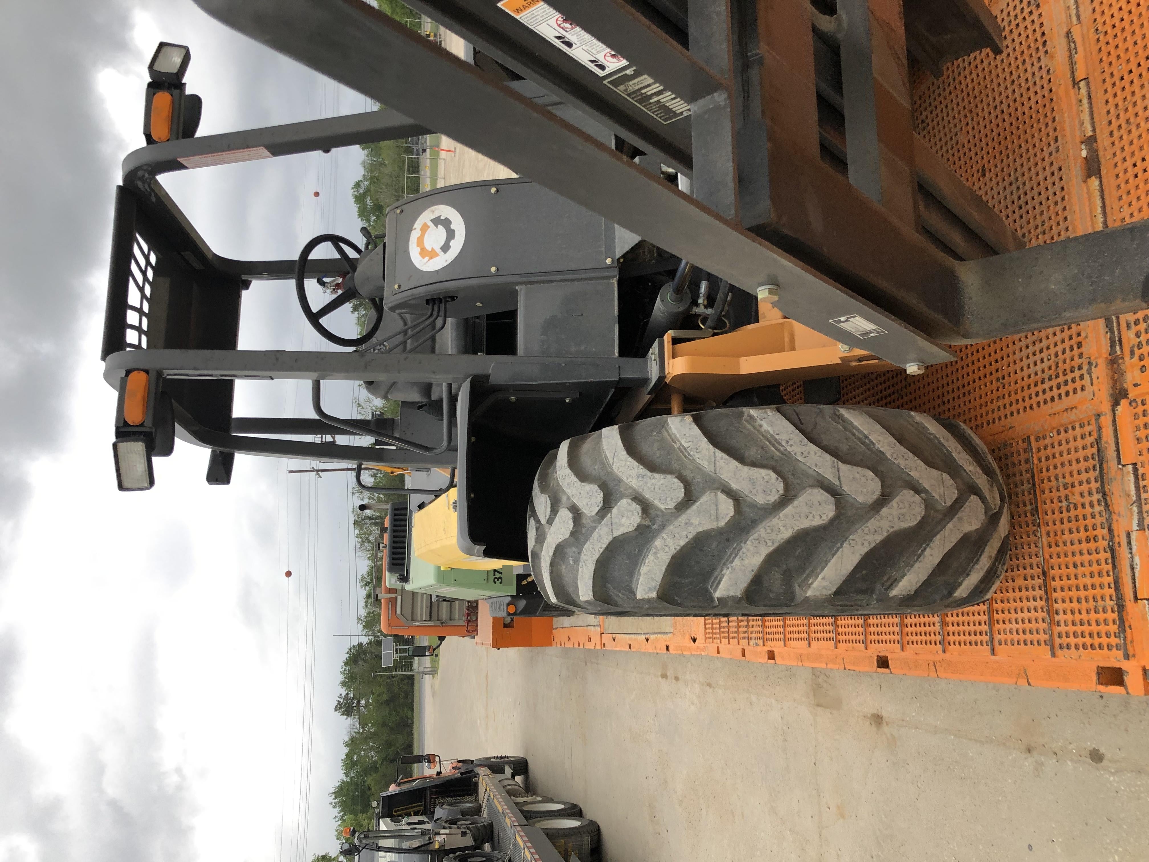 2019 CASE 588H