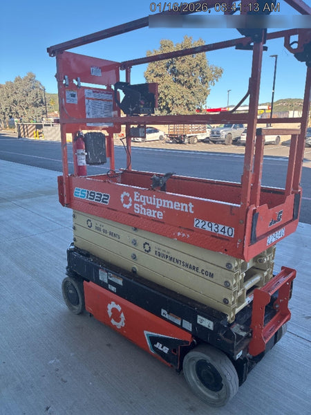 2022 JLG ES1932
