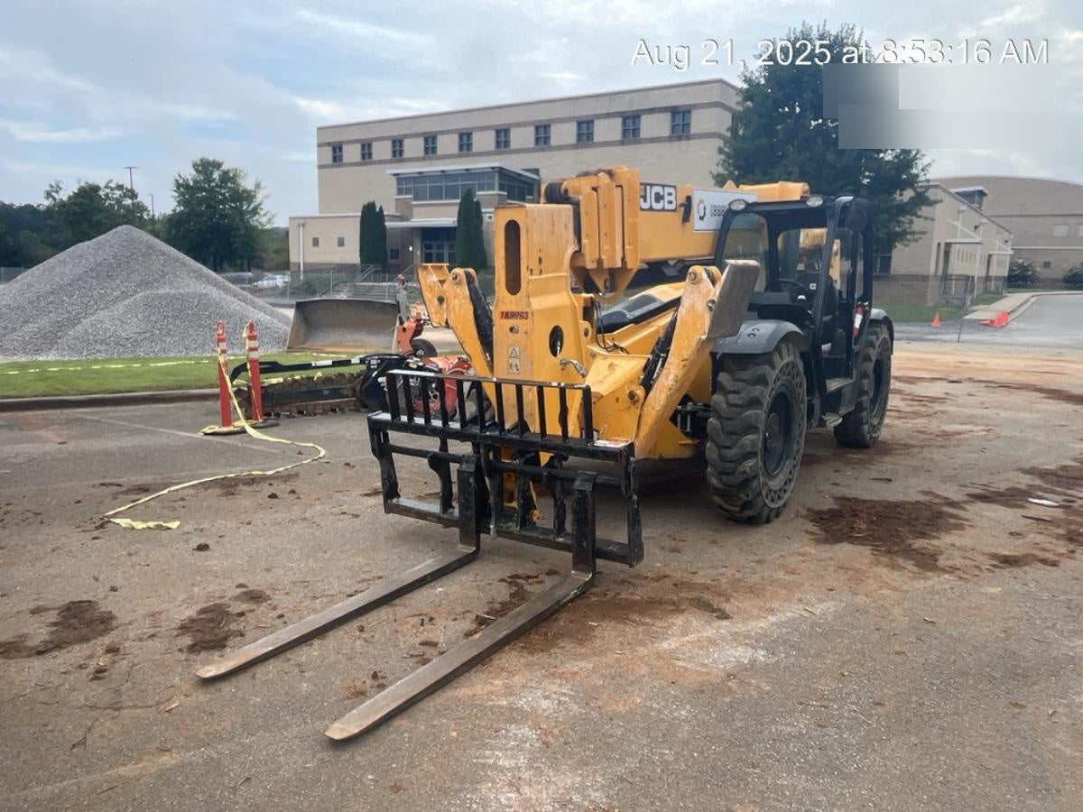 2021 JCB 510-56
