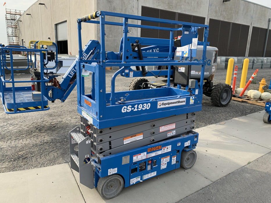 2020 Genie GS-1930 Solid Non Marking Tires, Beacon, Folding rails with half height swing gate, 800W Inverter
