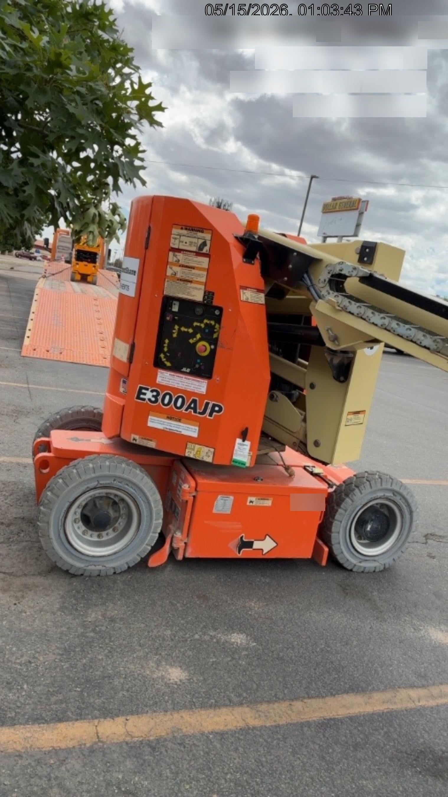 2020 JLG E300AJP