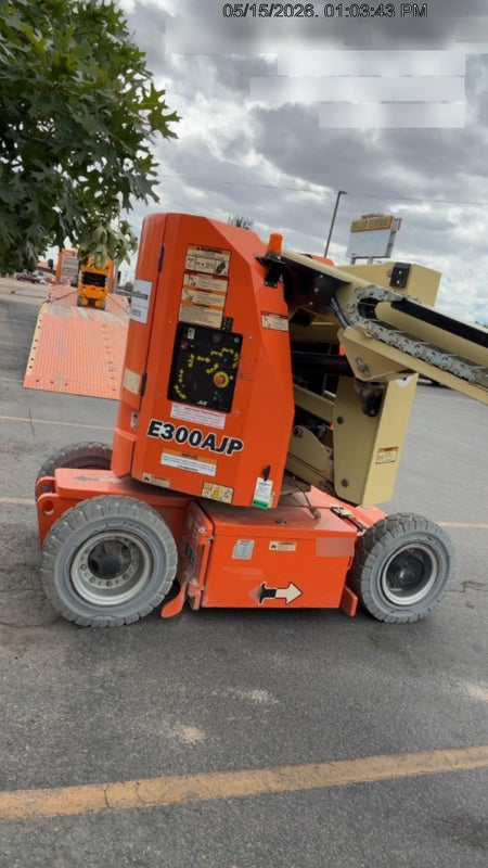 2020 JLG E300AJP