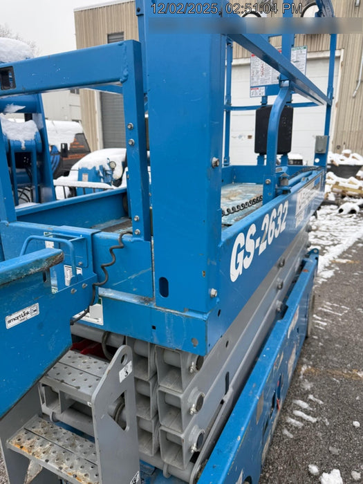 2020 Genie GS-2632 Solid NM Tires, Folding Rails with Half-Height Swing Gate, Beacon