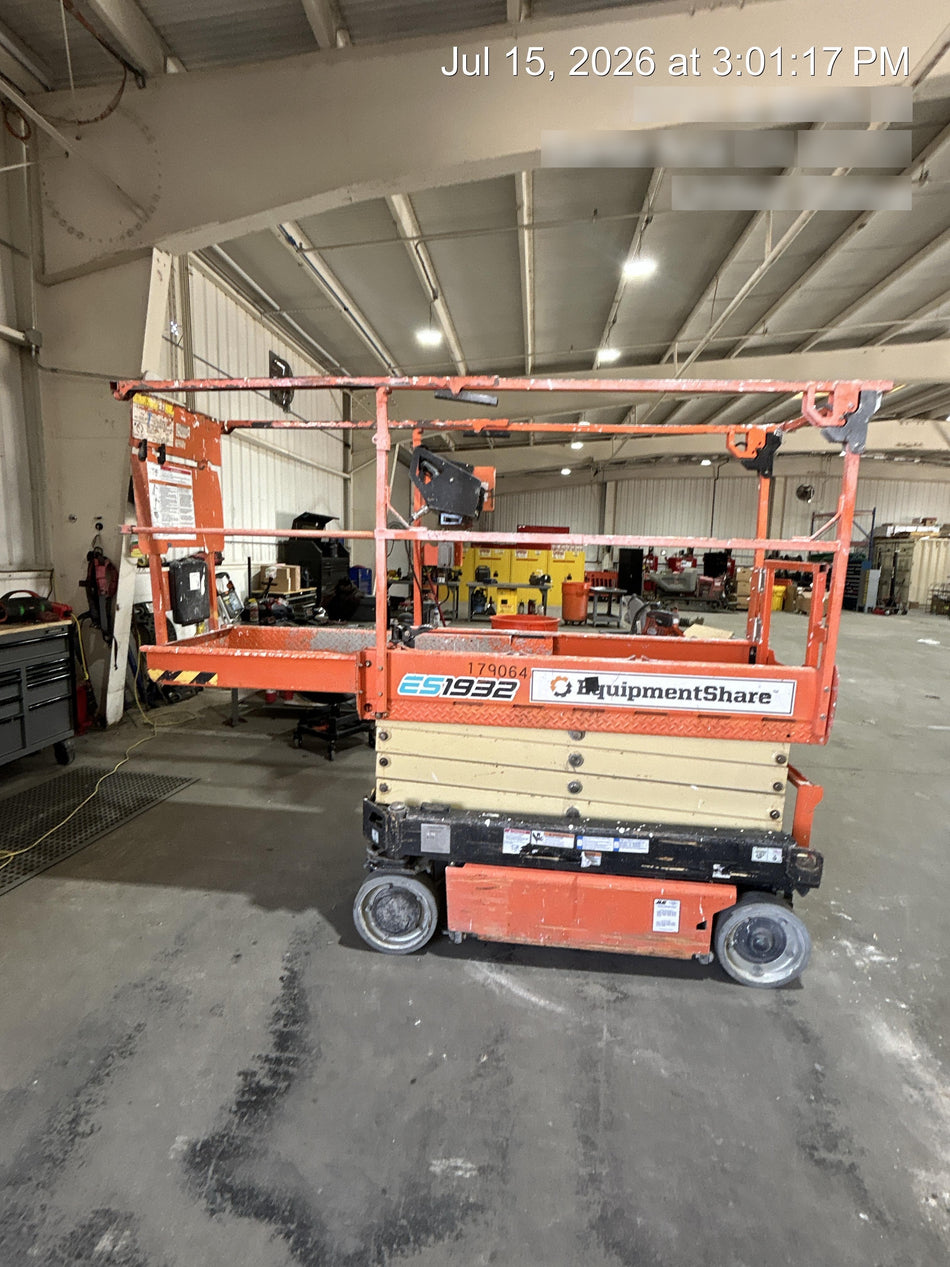 2021 JLG ES1932