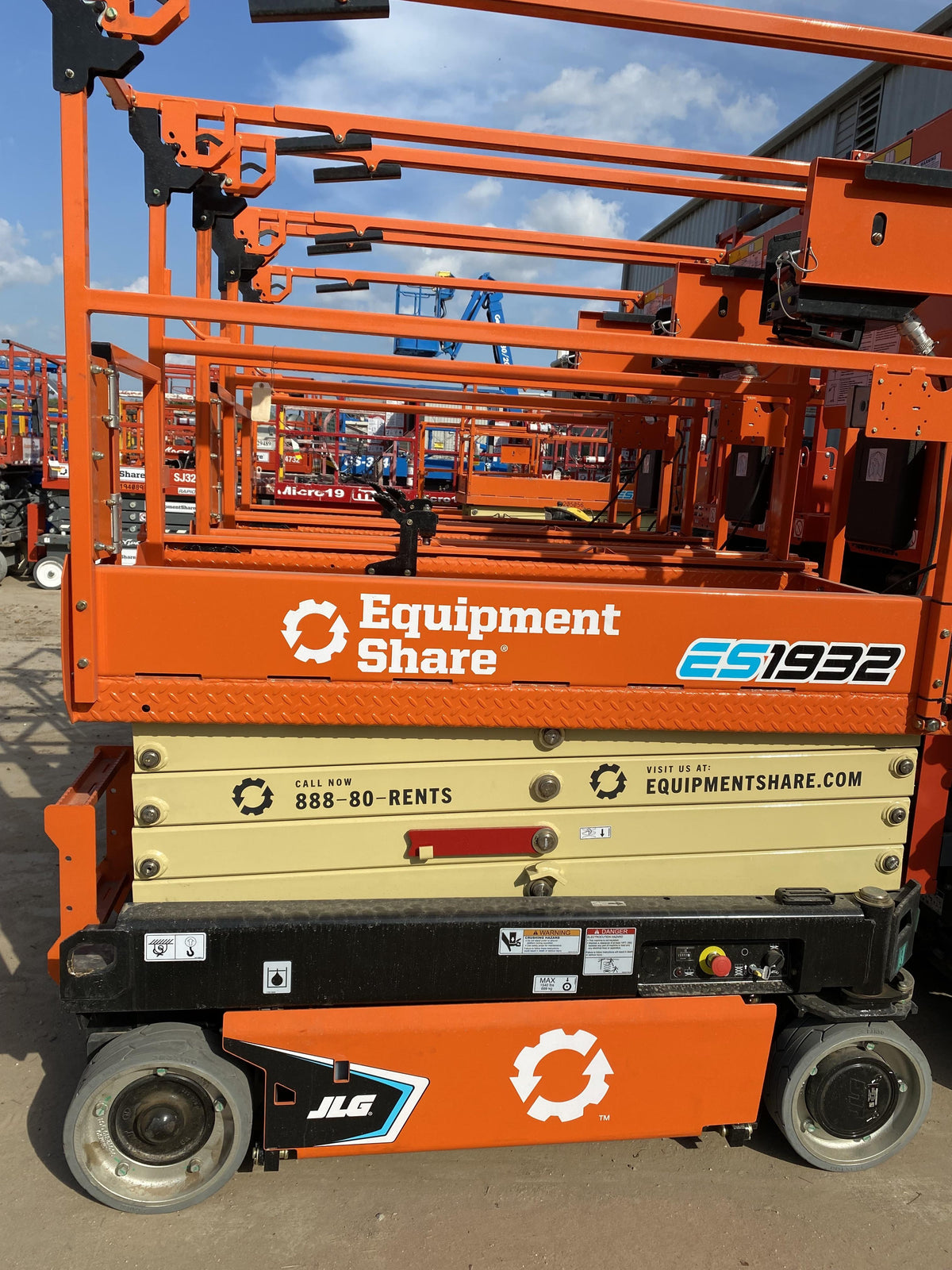 2023 JLG ES1932