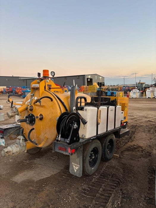 2022 Vac-Tron LP573XDT T4 Koehler Diesel Engine, 500 Gallon Debris Tank, x2 100 Gallon Water Tanks