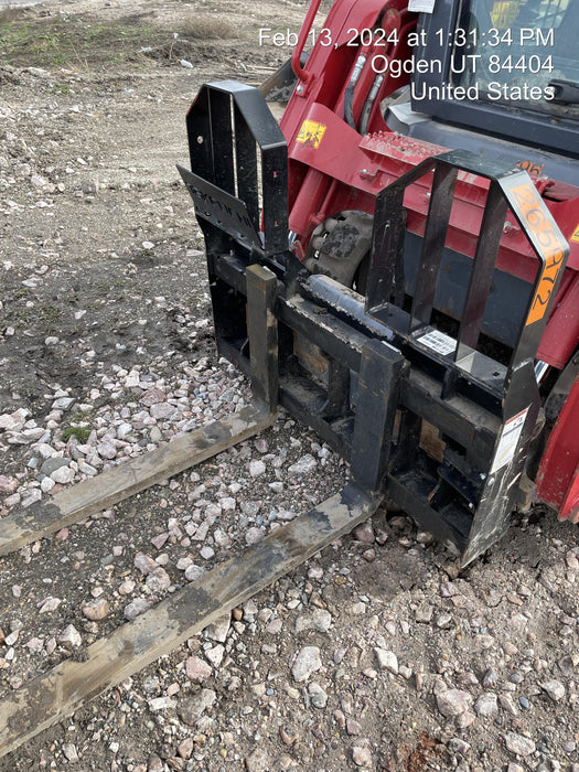 2021 TAKEUCHI 48" Pallet Forks - Takeuchi