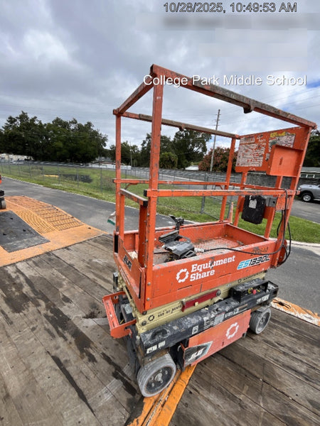 2022 JLG ES1330L