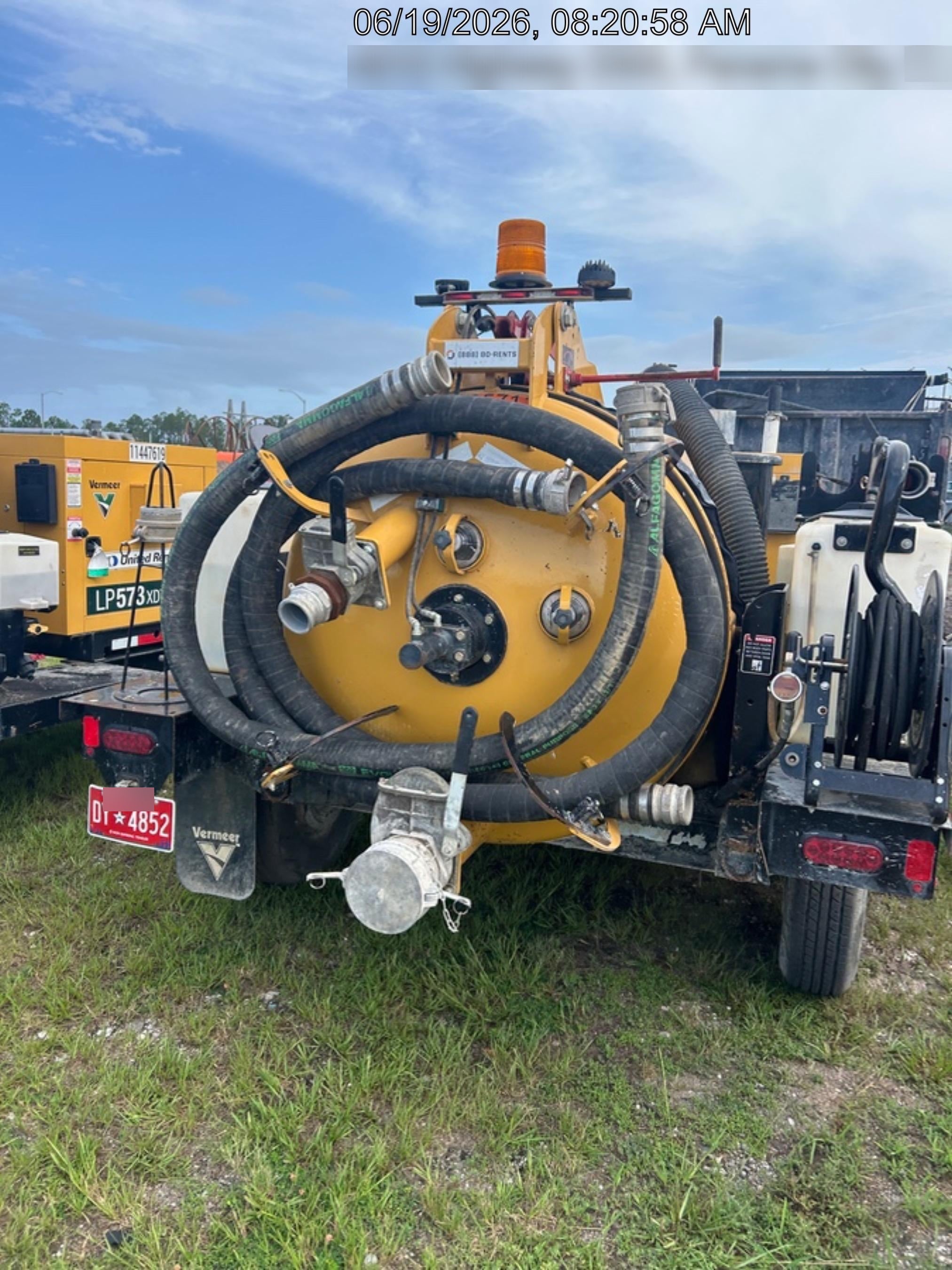 2023 Vac-Tron LP573XDT T4 Koehler Diesel Engine, 500 Gallon Debris Tank, x2 100 Gallon Water Tanks