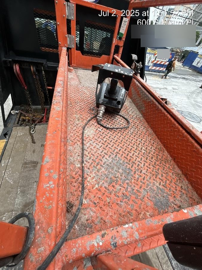 2022 JLG ES1932