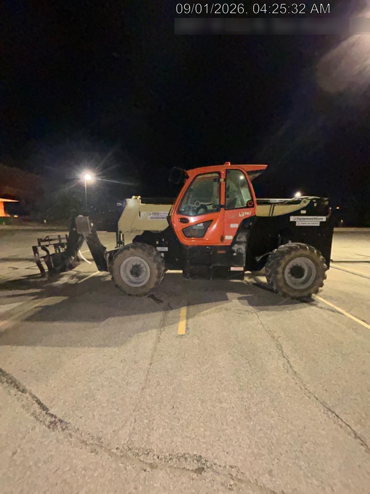 2022 JLG 1075