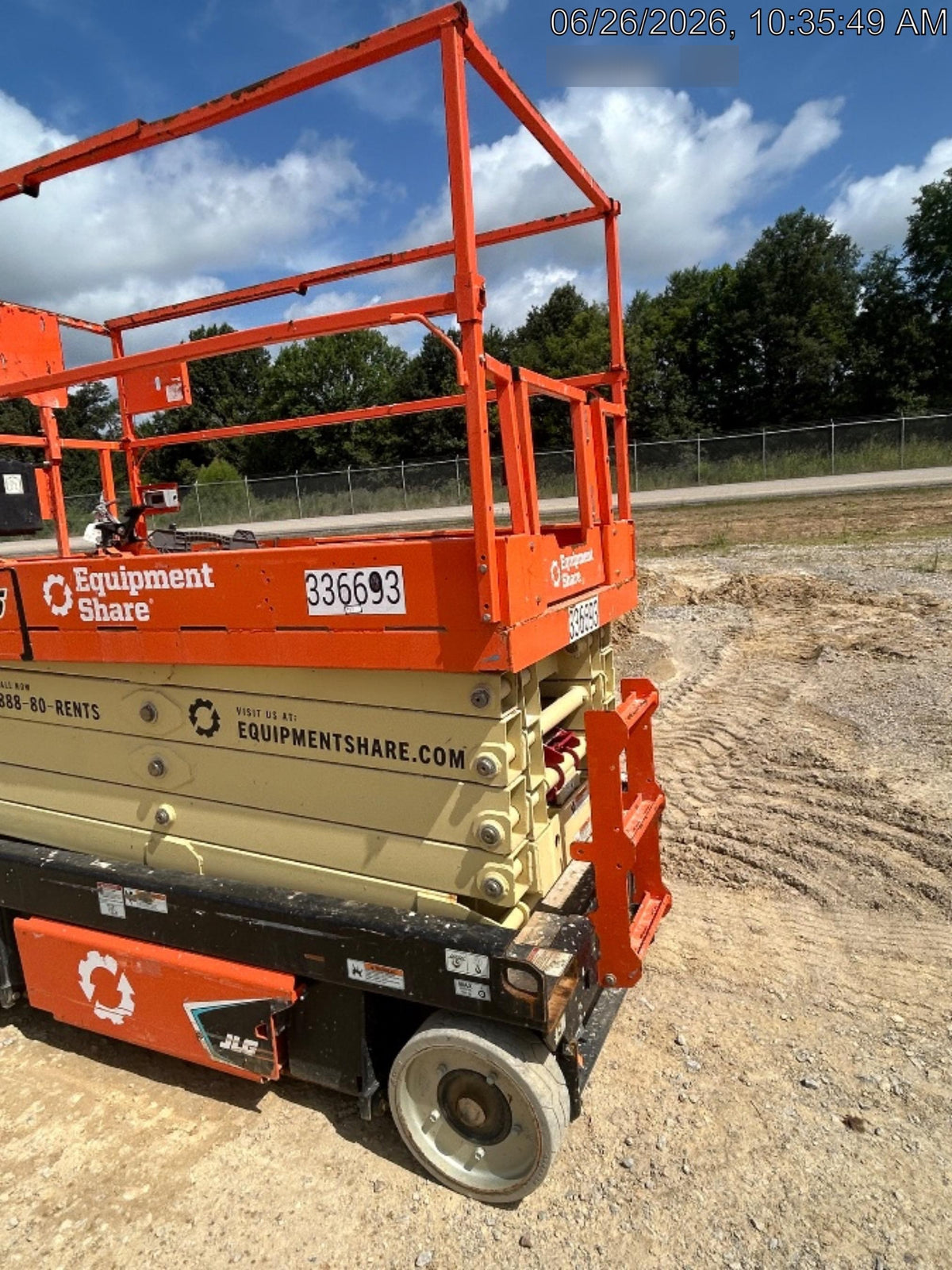 2023 JLG ES3246