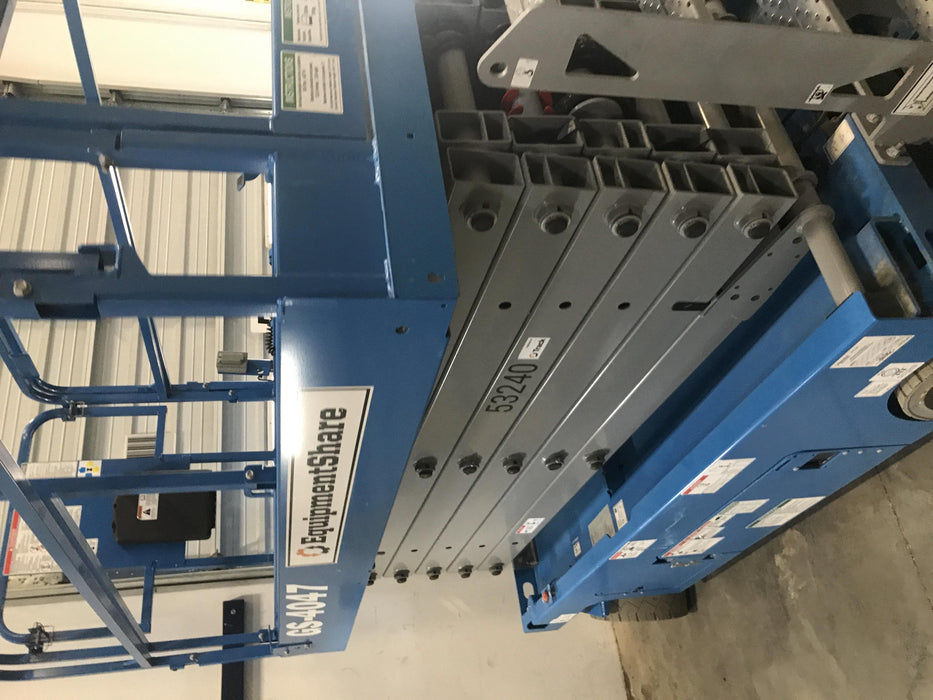 2019 Genie GS-4047 Folding rails with half height swing gate