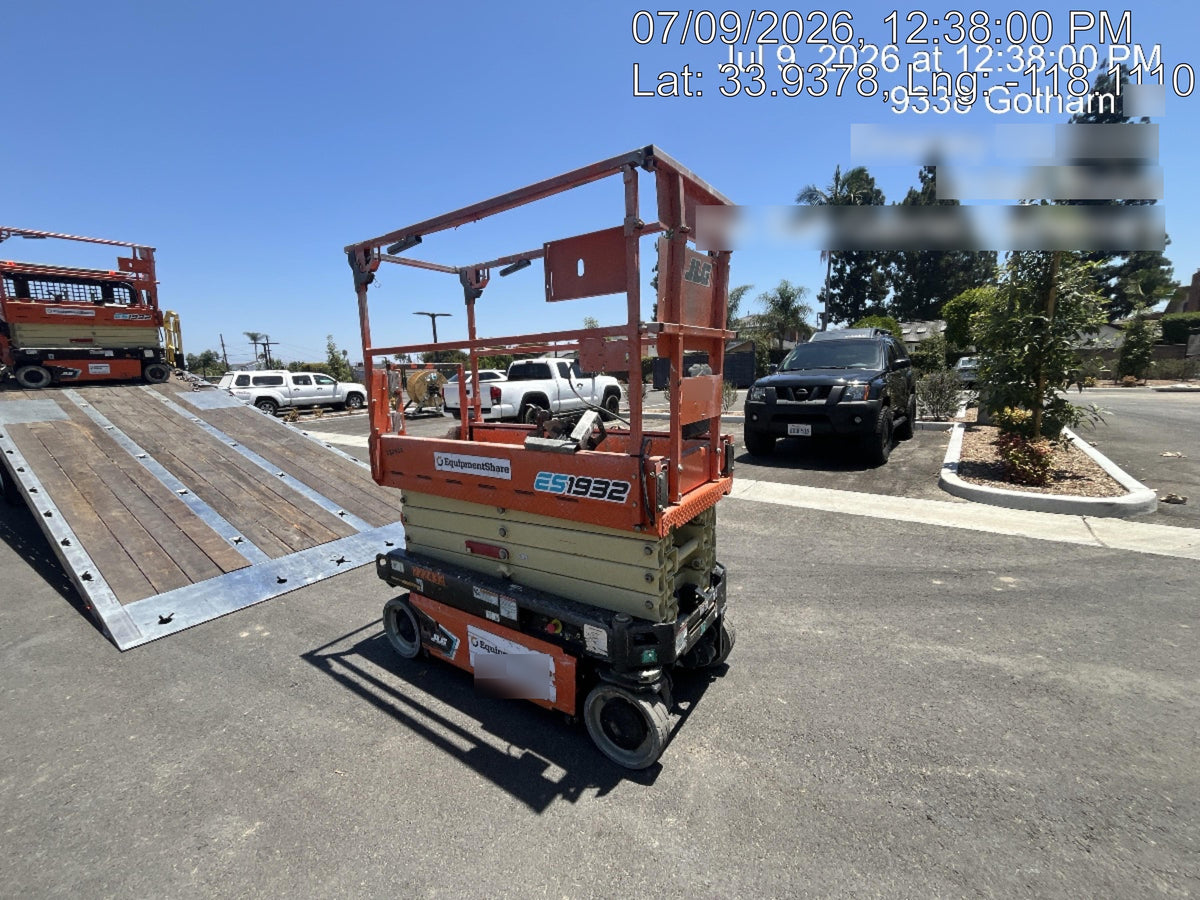 2022 JLG ES1932