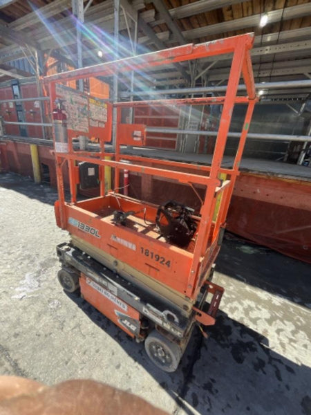 2021 JLG ES1330L