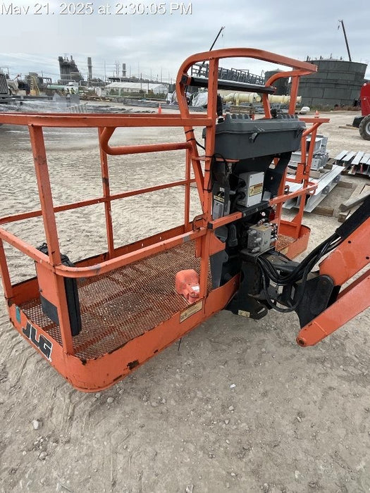 2019 JLG 800AJ