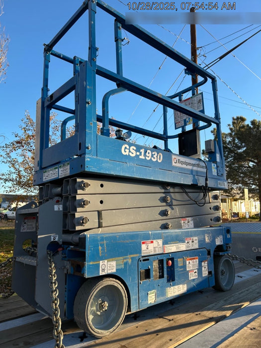 2020 Genie GS-1930 Solid Non Marking Tires, Beacon, Folding rails with half height swing gate, 800W Inverter