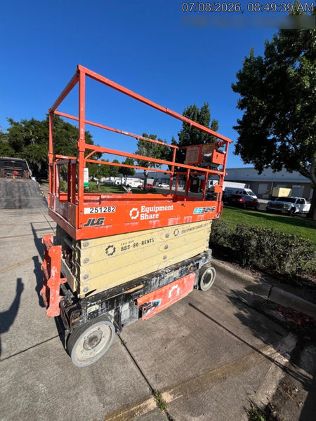 2022 JLG ES3246