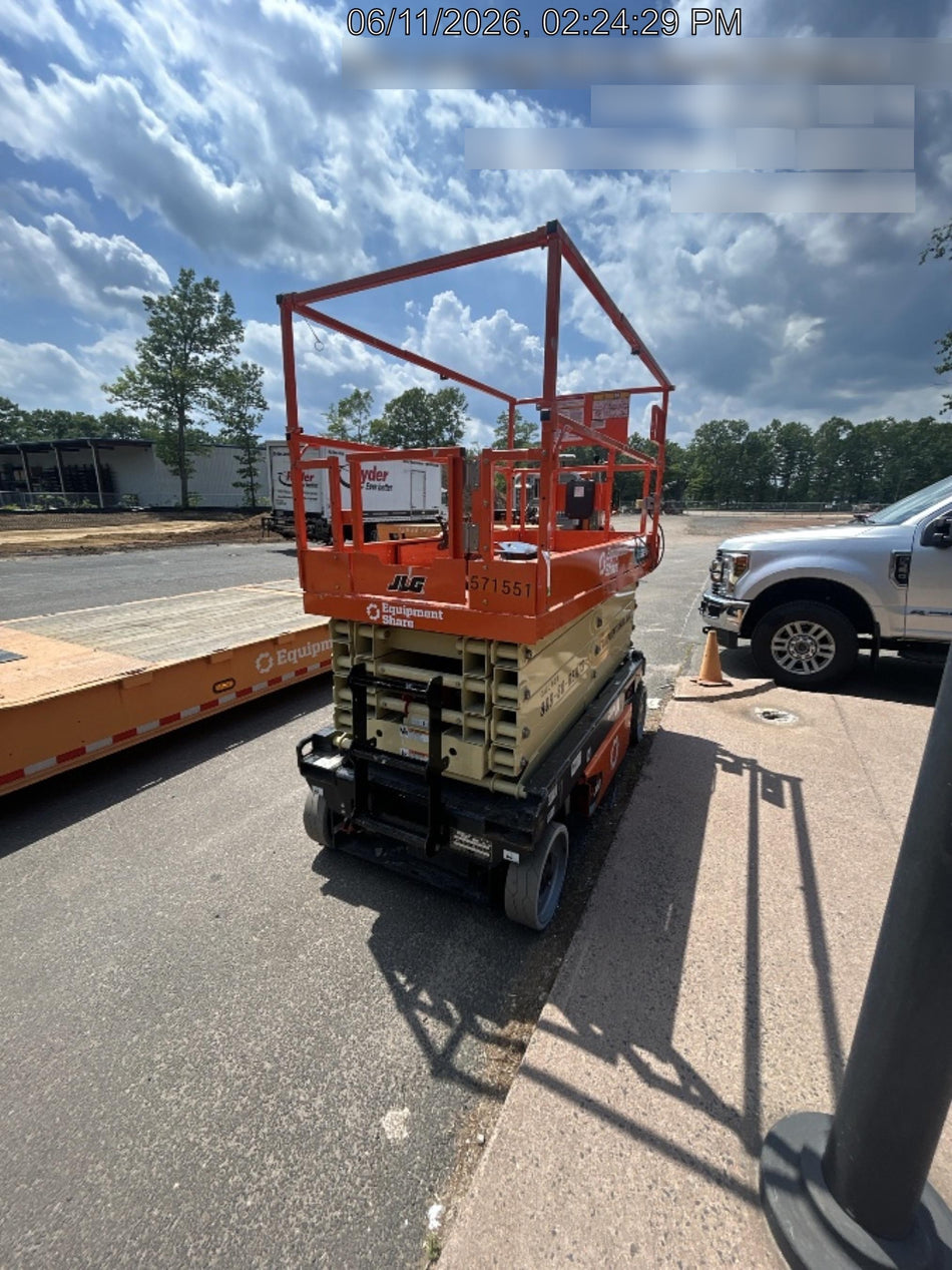 2025 JLG ES3246